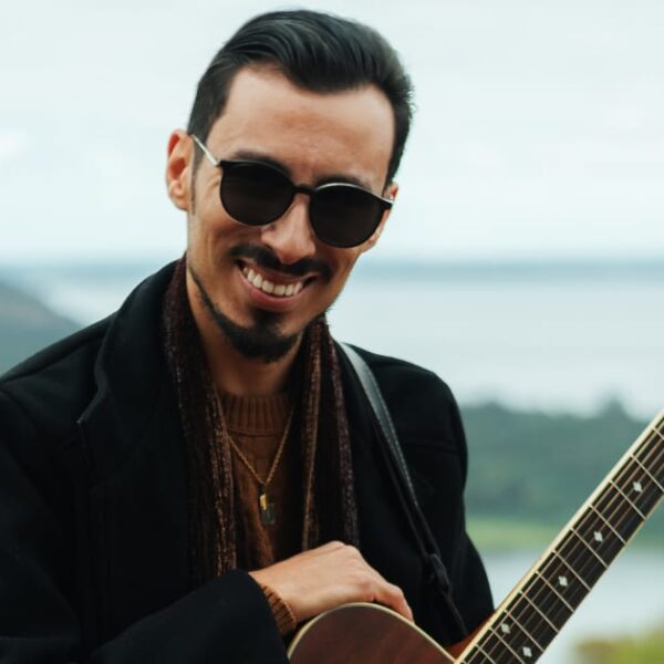 Cantor e compositor Léo Richar vive uma nova fase na carreira e reforça um projeto de expansão voltado ao mercado nacional.
