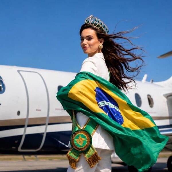 Laura Paola participará do carnaval carioca e aproximará sua imagem de um dos principais símbolos da cultura brasileira antes da competição internacional.