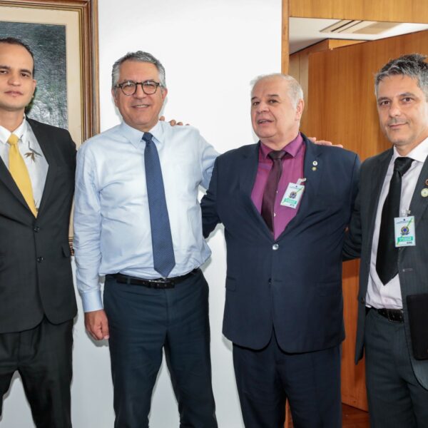 Dr. Igor Soares (delegado da FENAB), Ministro Alexandre Padilha, Dr. Jean Luís (Presidente da SBA) e Alexander da Silveira Assunção (Presidente do CNAA).