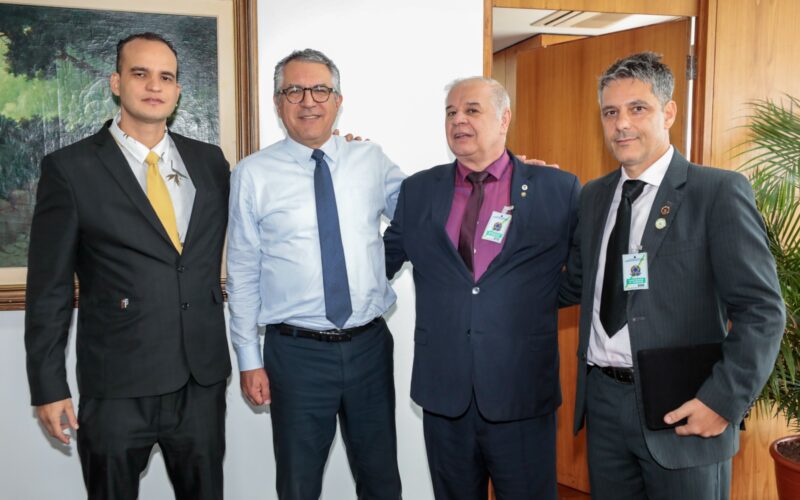 Dr. Igor Soares (delegado da FENAB), Ministro Alexandre Padilha, Dr. Jean Luís (Presidente da SBA) e Alexander da Silveira Assunção (Presidente do CNAA).