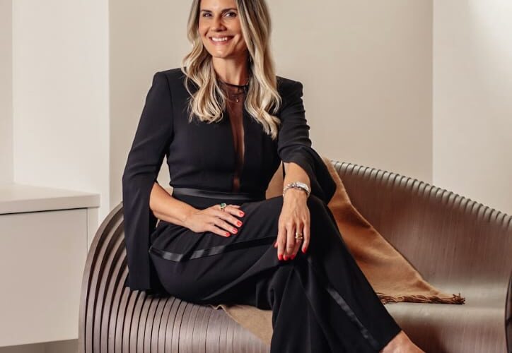 Andria Tagliari consolida sua atuação no design de luxo com projetos que unem rigor técnico, estética refinada e elevação do valor percebido dos imóveis