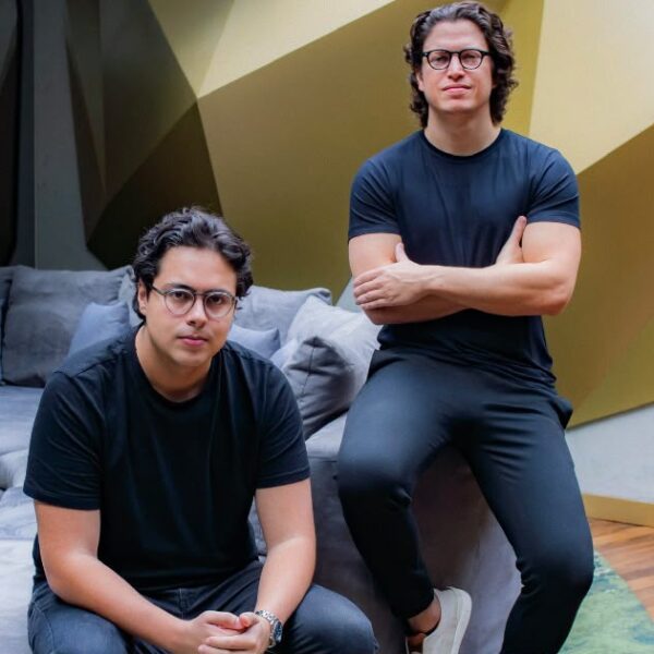 Cofundadores Rafael Fonseca (à direita) e Pedro Vinicius (à esquerda).